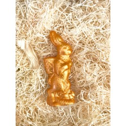 "Stehender Osterhase mit Korb" Vollmilch, 18cm groß, Orange